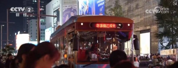 专业配资网 花样“夜”态燃动夏日夜游消费热力 玩法“上新”撬动“八小时外”经济新支点